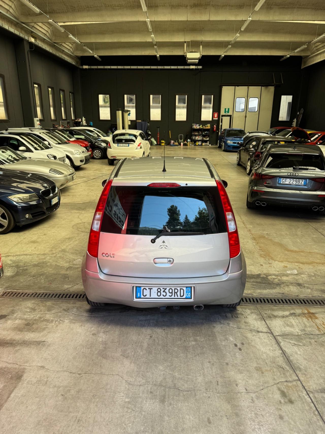 Mitsubishi Colt 1.3 16V 5p. Invite