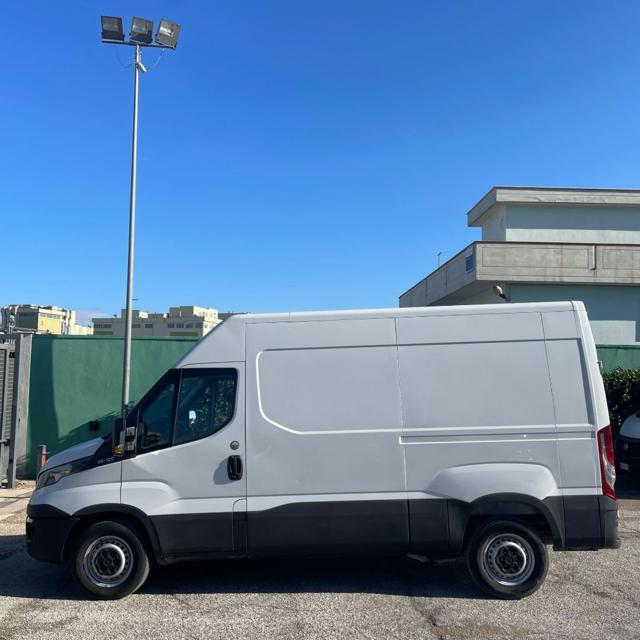 IVECO DAILY 35S12 VH2 FURG.P.MEDIO/CORTO 3 PTI-2019