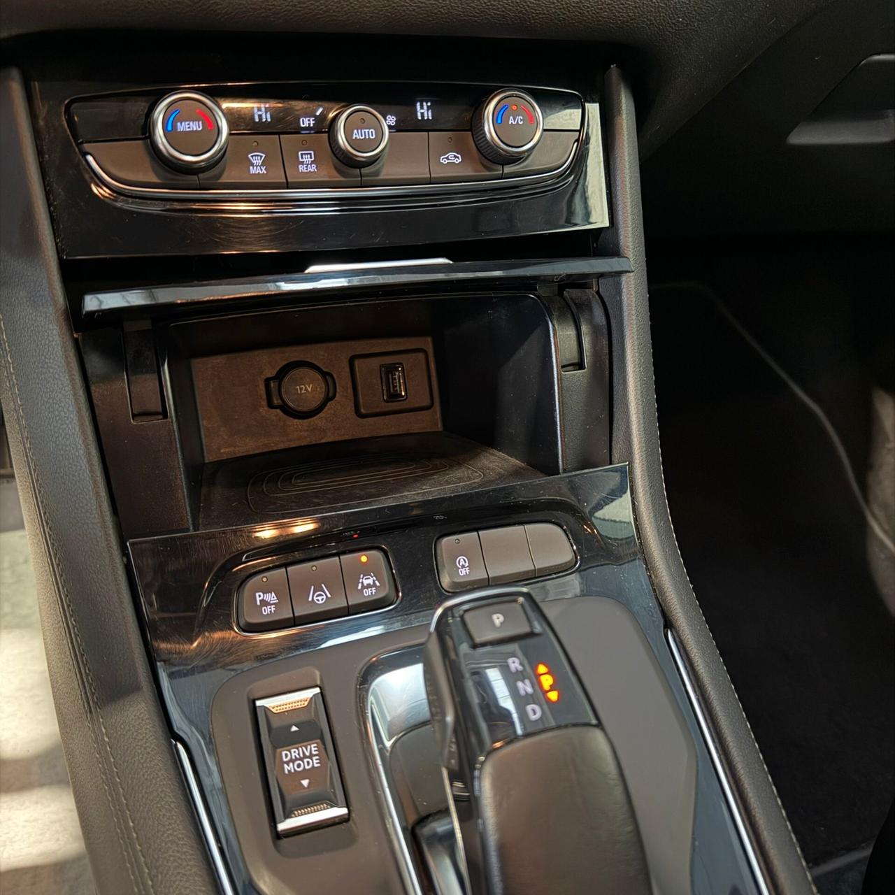 Opel Grandland 1.5 diesel aut. Business Elegance NEOPATENTATI IVA ESPOSTA