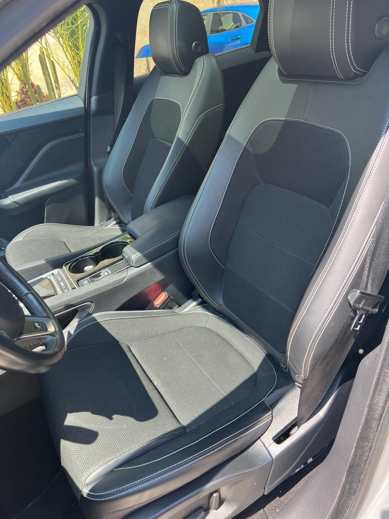 Jaguar F-Pace 2.0 D 180 CV AWD aut. R-Sport