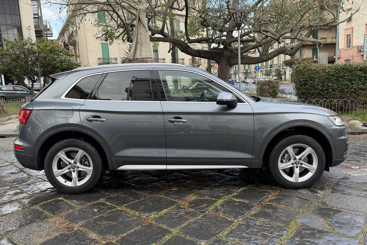 AUDI Q5 40 TDI quattro S tronic Business