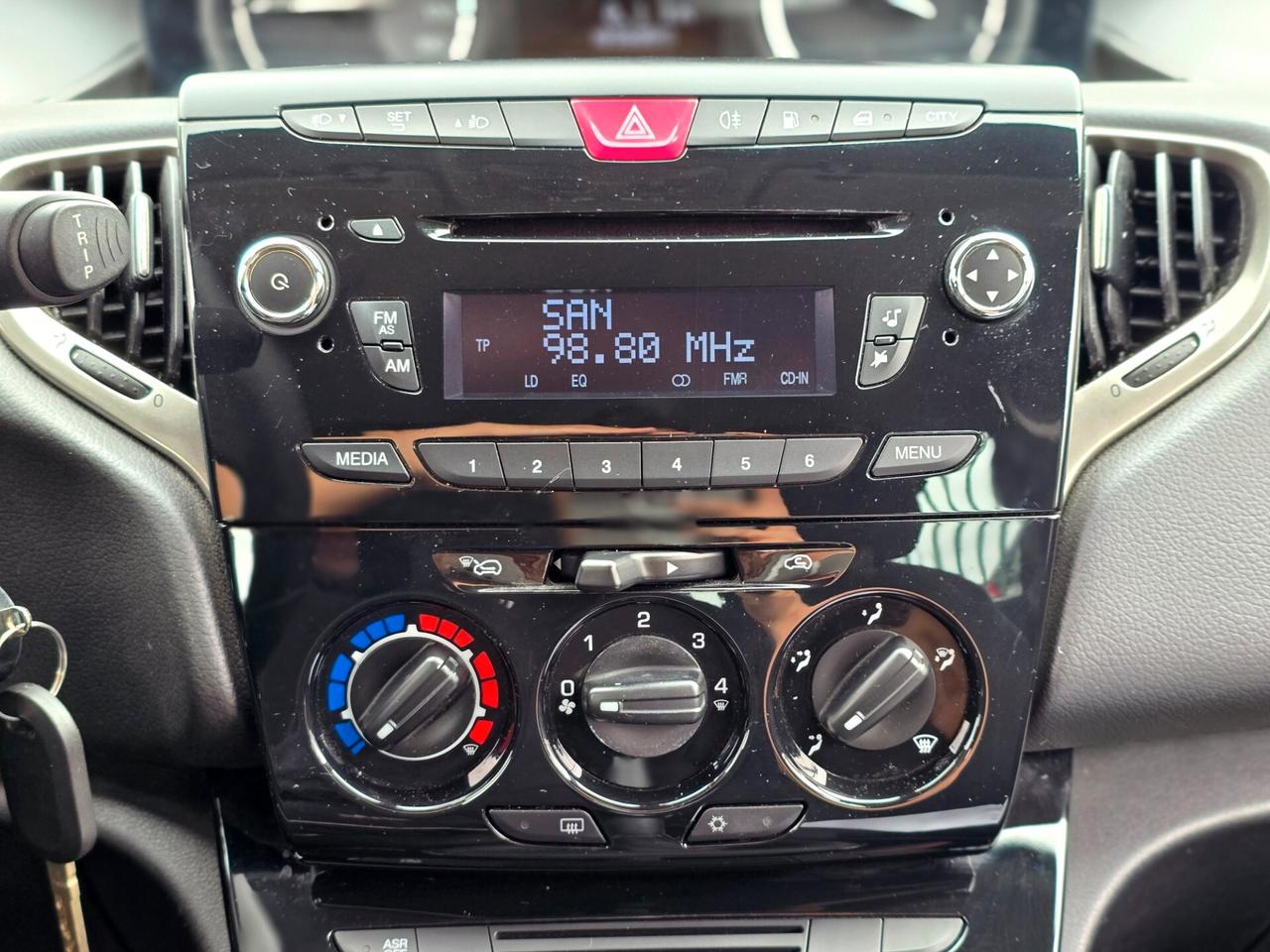 LANCIA YPSILON ECOCHIC 2015 PARI AL NUOVO