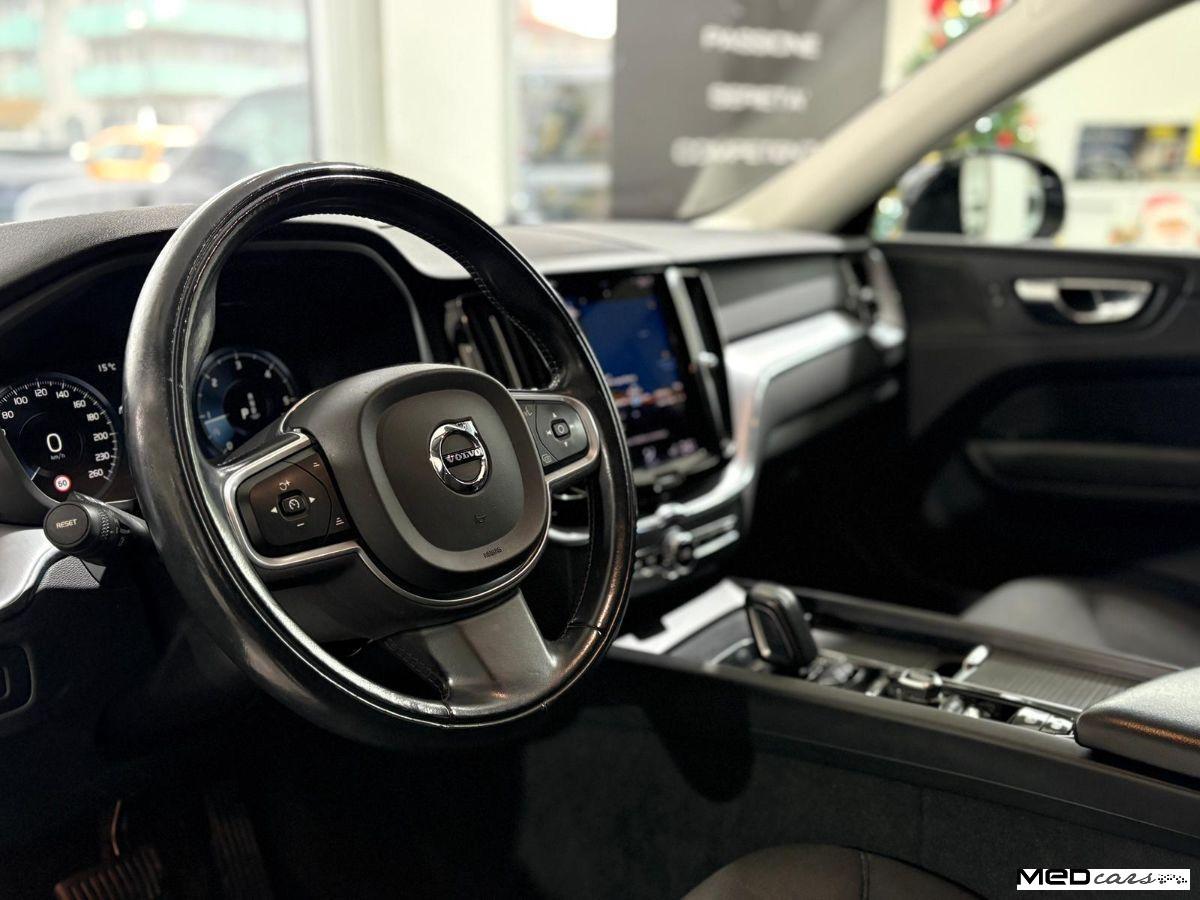 VOLVO - XC60 - B4 AWD Geartronic Momentum