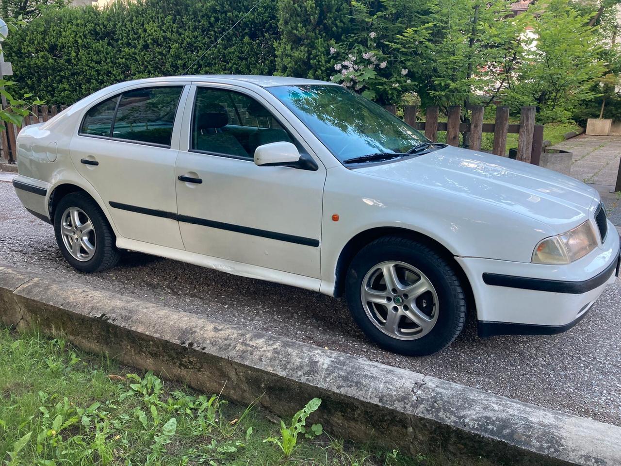 SKODA OCTAVIA 1.9 TDI 90CV BERLINA
