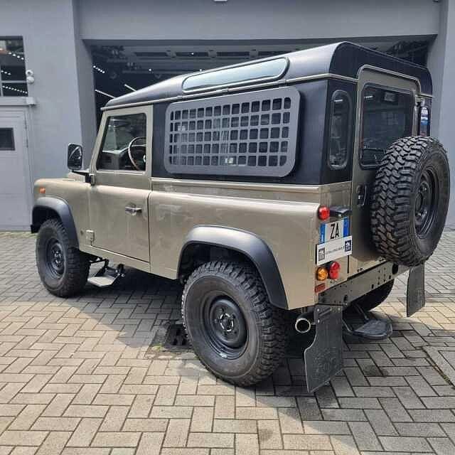 Land Rover Defender 90 2.2 PUMA TD4- LIFE&STYLE