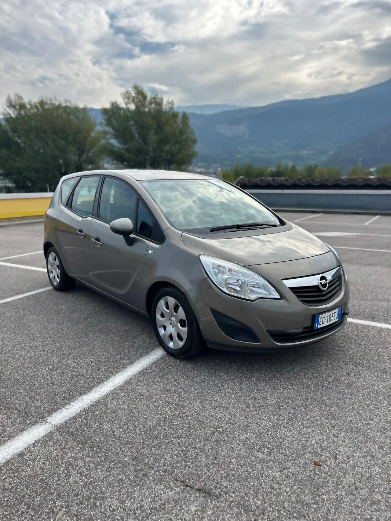 Opel Meriva B-Color Panoramic Neopatentati 2011