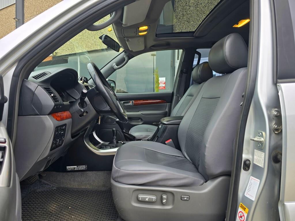 Toyota Land Cruiser 3.0 D-4D WAGON 8 POSTI