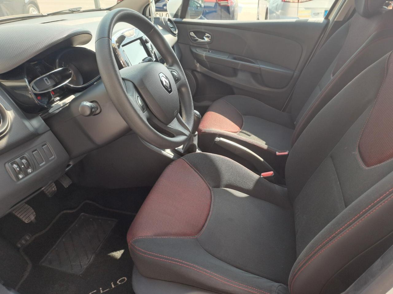 Renault Clio 1.2 75CV 5p OK NEOPATENTATI