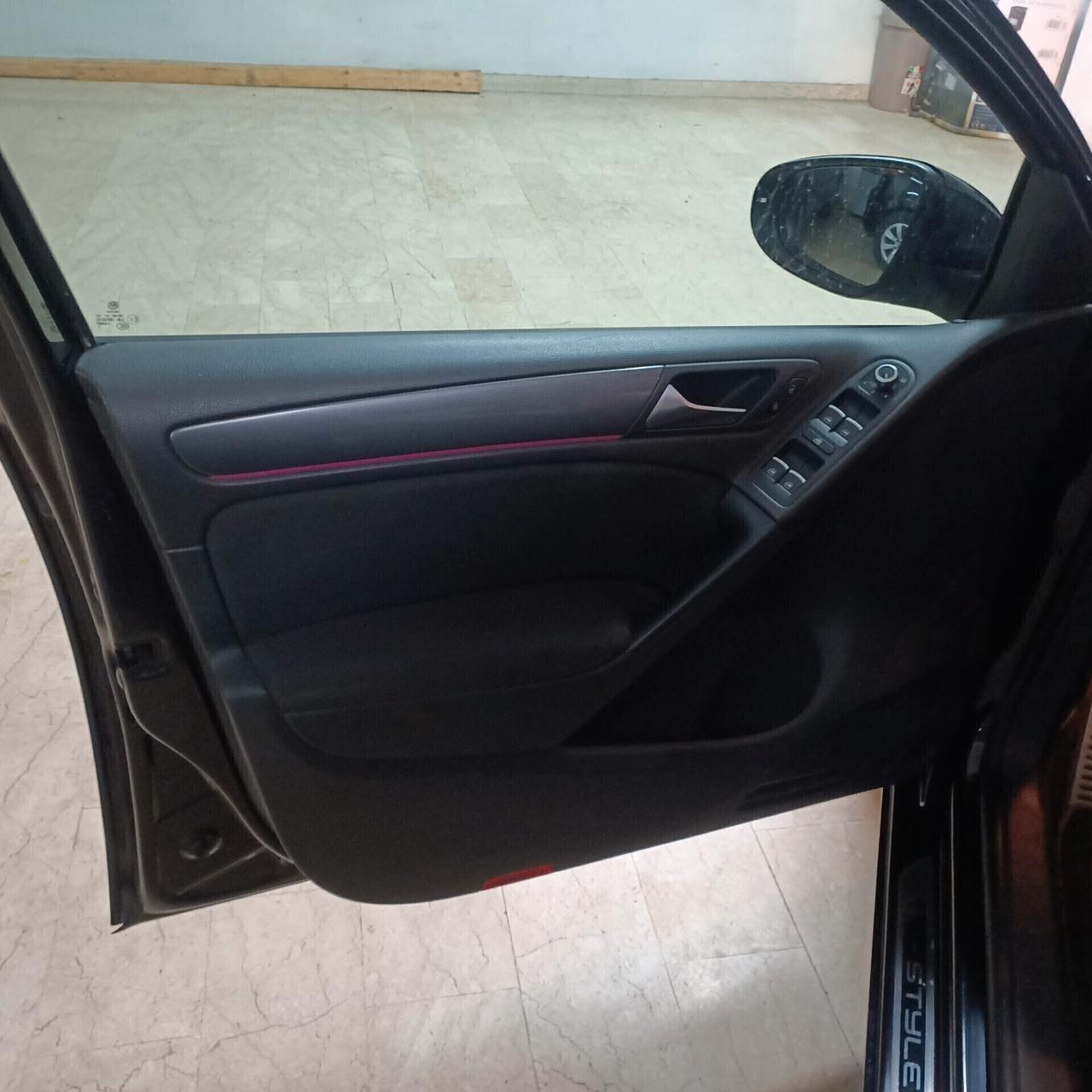 Volkswagen Golf 1.6 TDI DPF 5p. Highline STRAFUL DI ACCESSORI 2011 CON CINGHIA DI DISTRIBUZIONE IN OMAGGIO