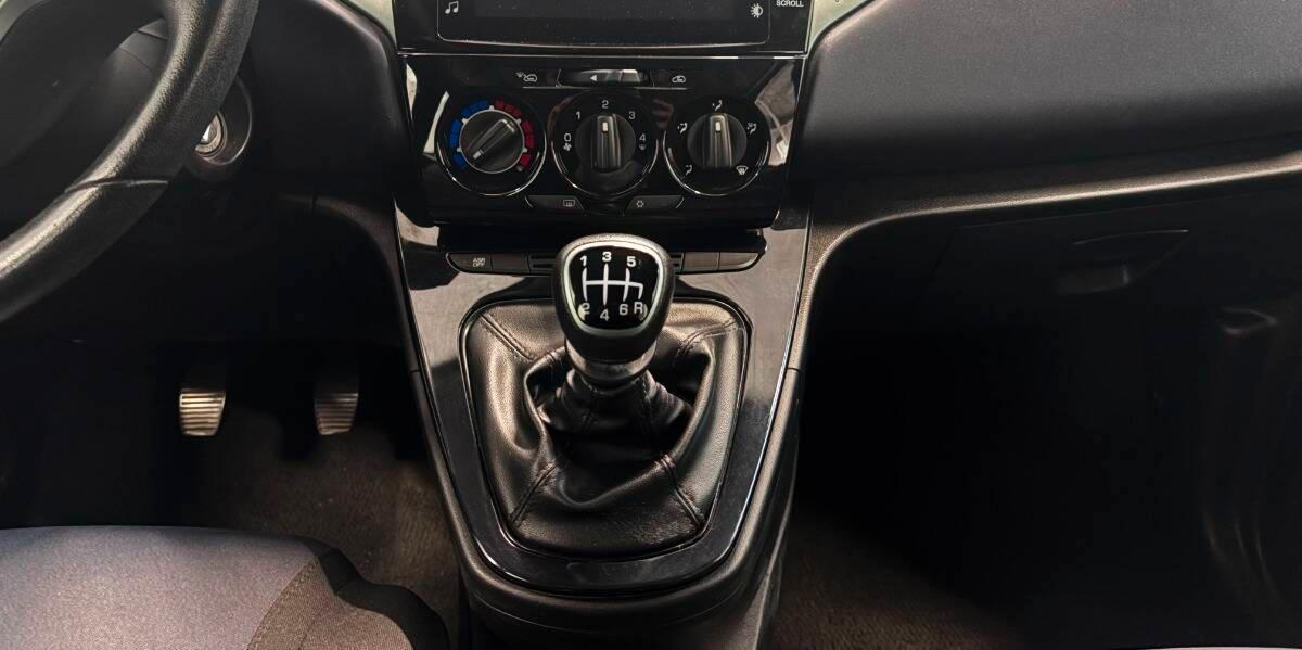 Lancia Ypsilon III 1.0 firefly hybrid Gold s&s 70cv 5p.ti