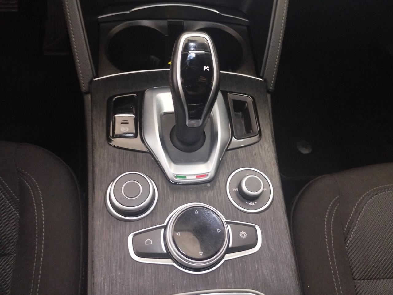 Alfa Romeo Stelvio 2.2 Turbodiesel 160 CV AT8 RWD Business