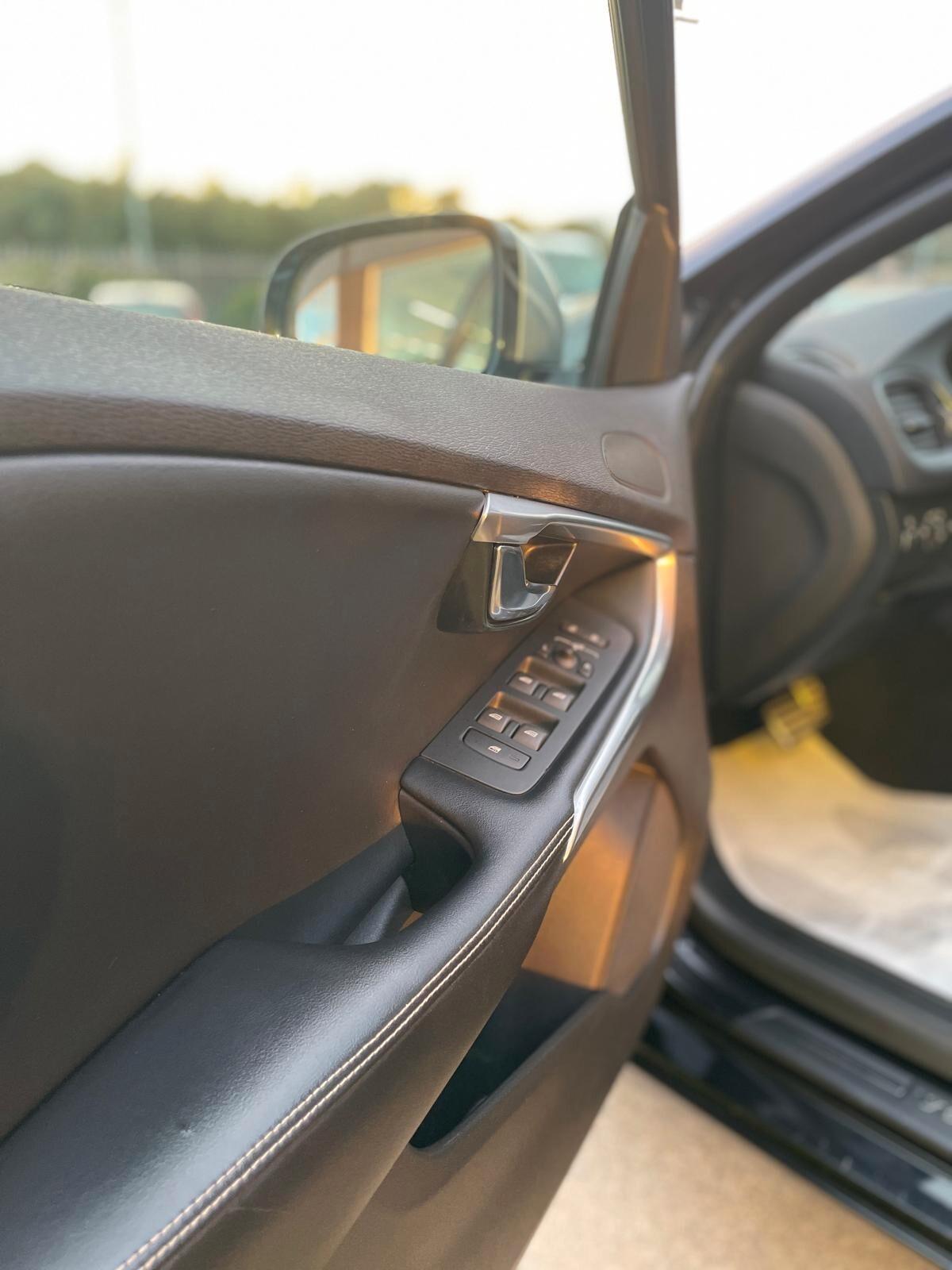 Volvo V40 D3 Geartronic R-design Momentum