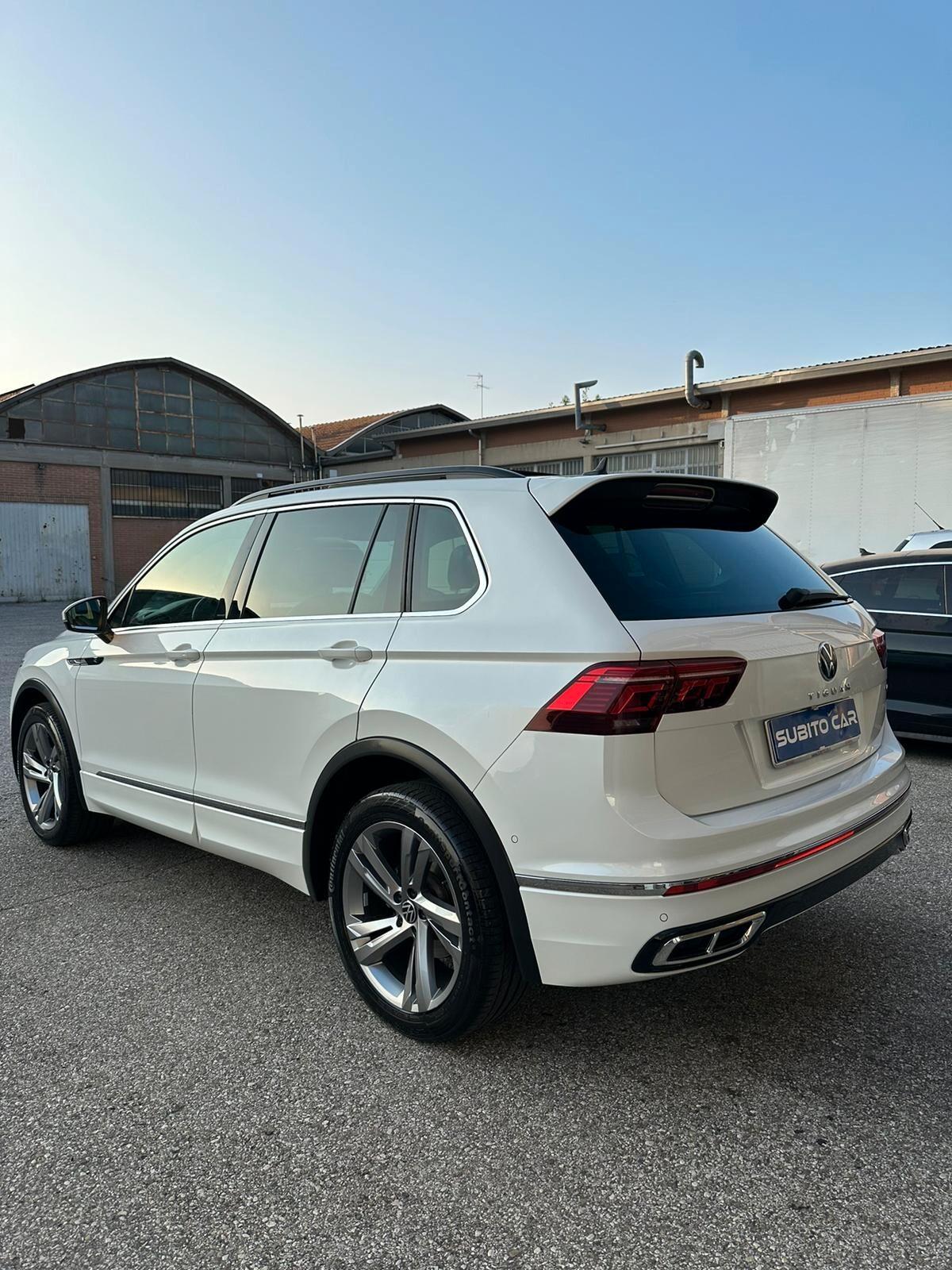 Volkswagen Tiguan 2.0 TDI 150 CV SCR DSG 4MOTION R-Line TETTO PANORAMICO E APRIBILE