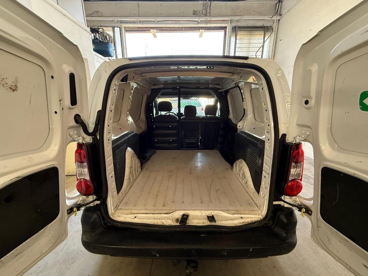 Peugeot partner GANCIO TRAINO 1150kg