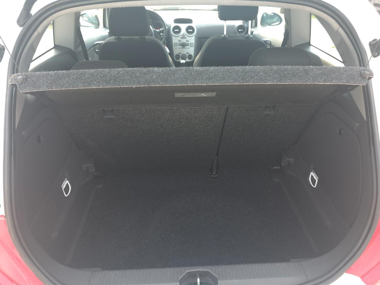 Opel Corsa 1.2 3 porte b-color