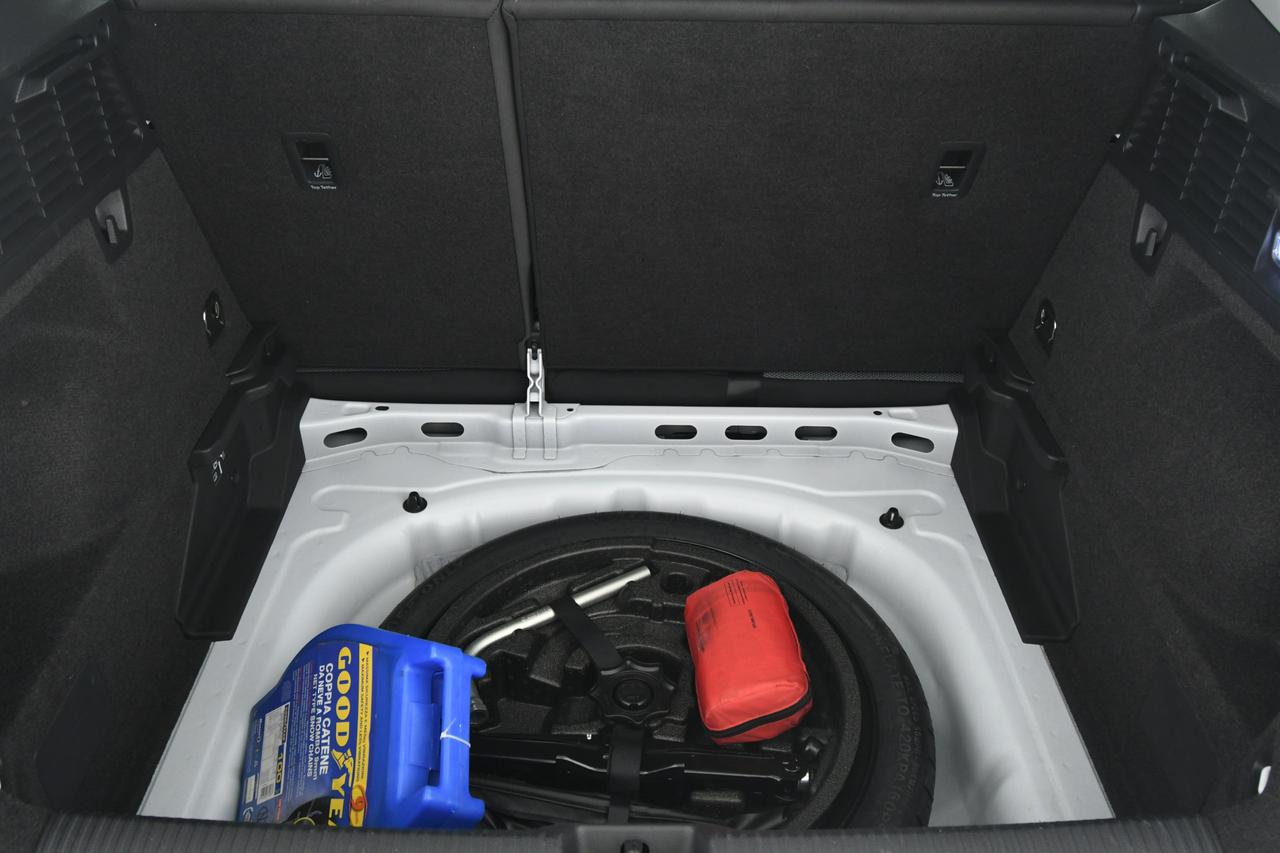 AUDI Q2 35 1.5 tfsi Business Design LED+C17"