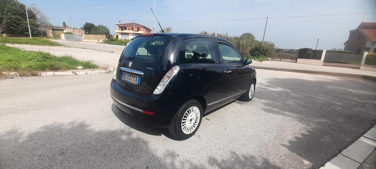 Lancia Ypsilon 1.3 MJT 90 CV Platino