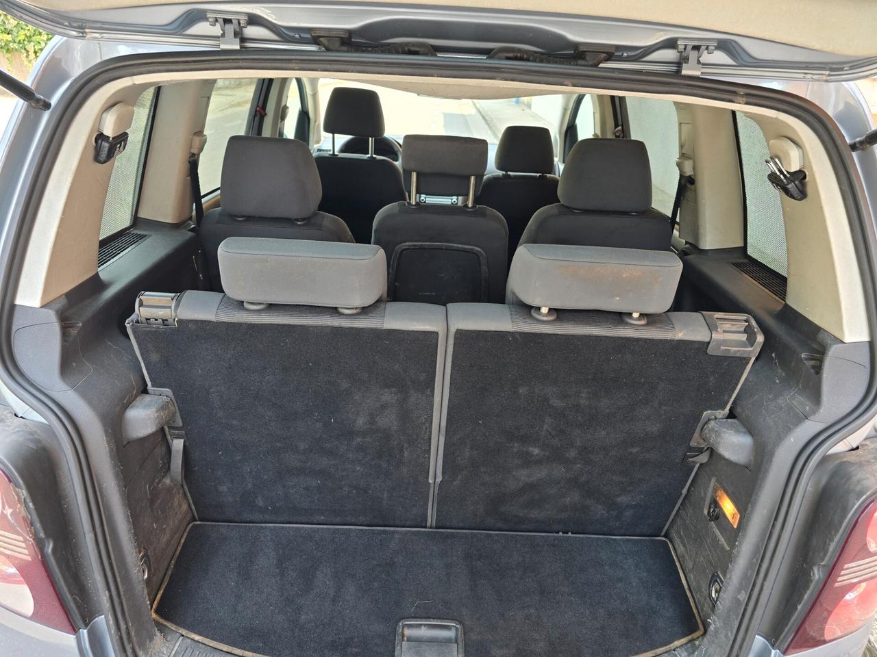 VOLKSWAGEN TOURAN 1.9 TDI 7 POSTI"OK PER NEOPATENTATI"