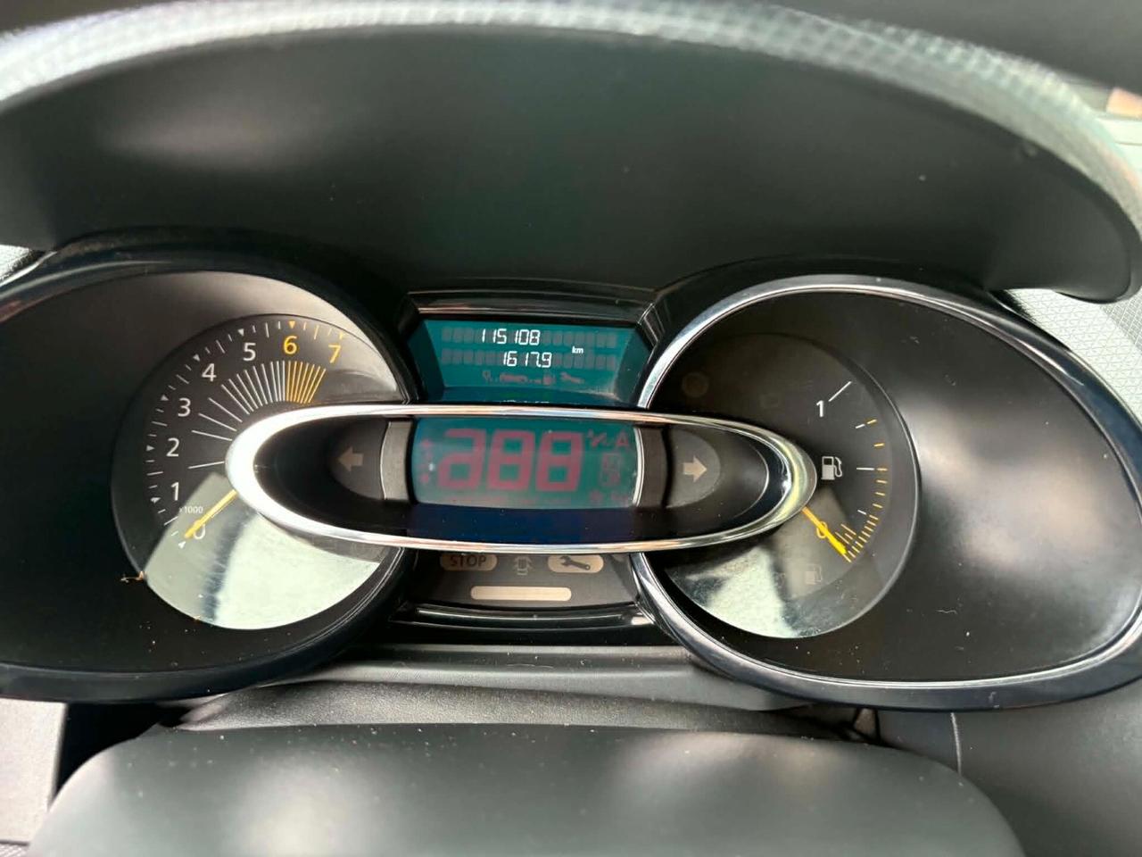 Renault Clio 1.2 75CV 5 porte Costume National