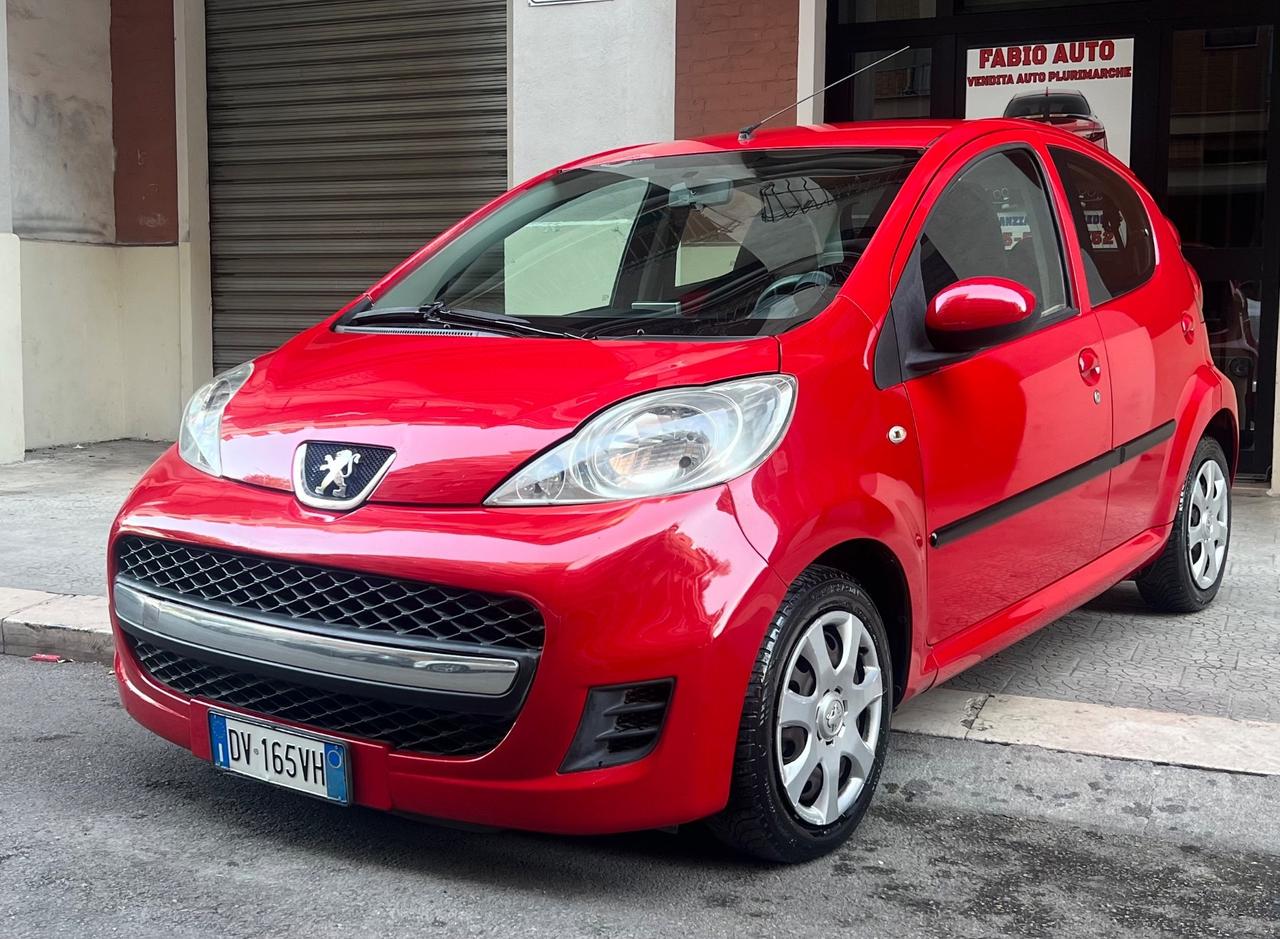 Peugeot 107 1.0 68CV 5p. Sweet Years automatica