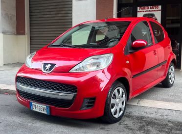 Peugeot 107 1.0 68CV 5p. Sweet Years automatica