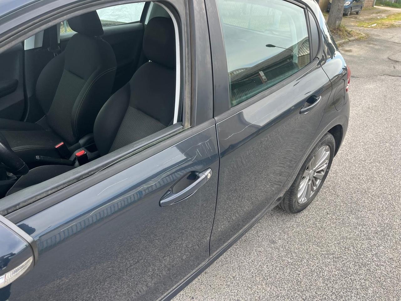 Peugeot 208 PureTech 82 5 porte Allure