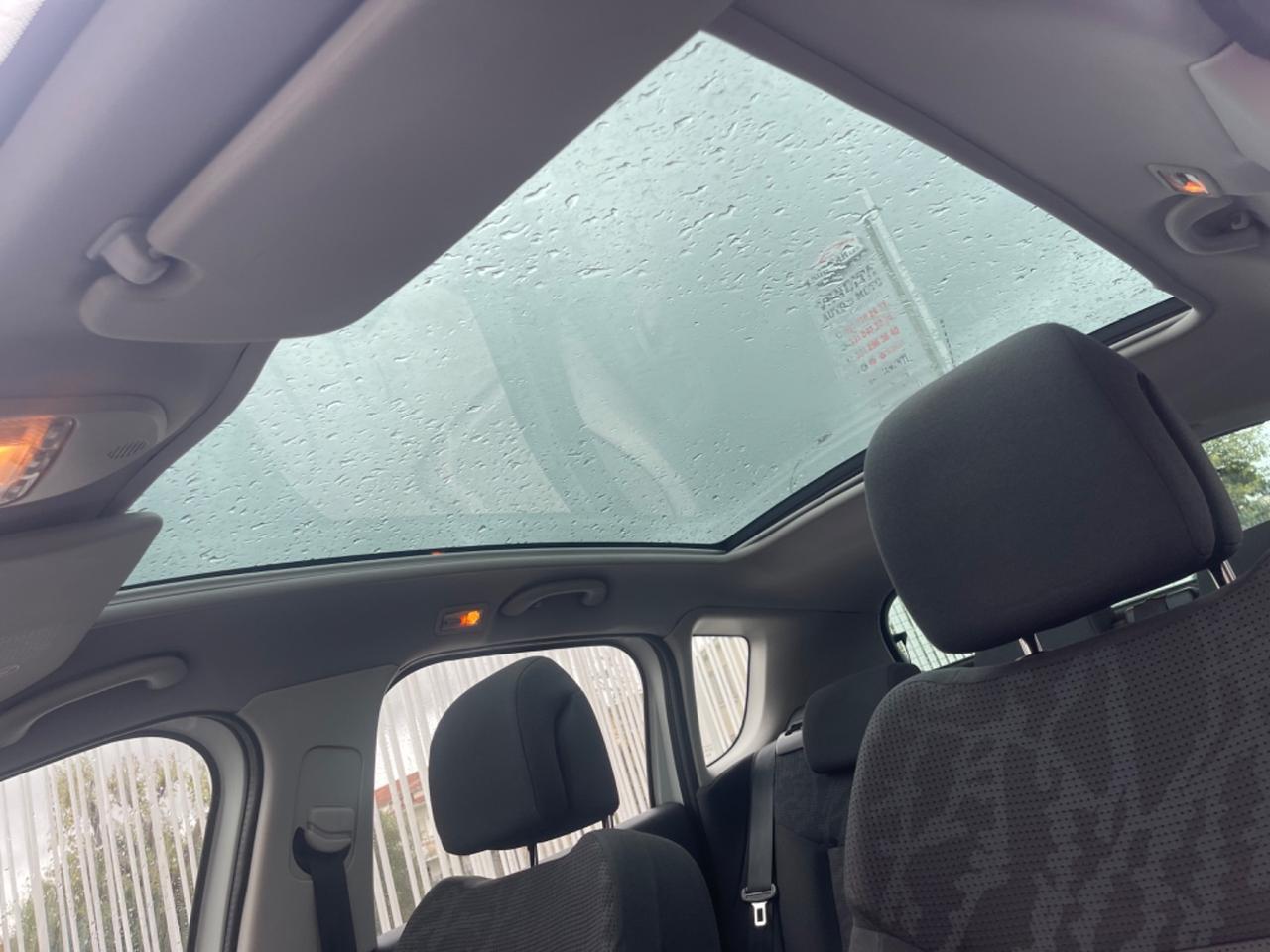 Peugeot 3008 1.6 e-HDi 112CV cambio robotizzato Stop&Start Allure