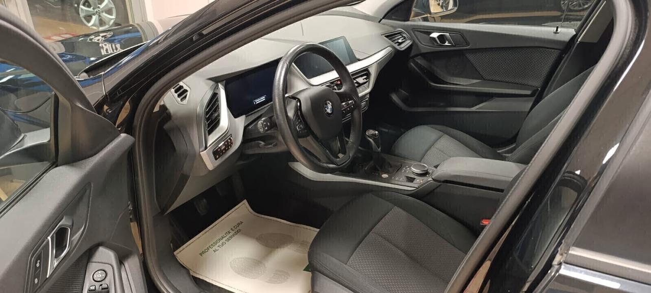 Bmw 118 118d 5p. Business Advantage