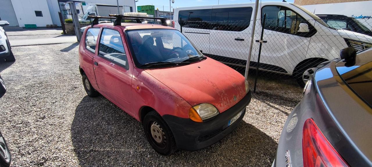 Fiat 600 CON GANCIO TRAINO 900