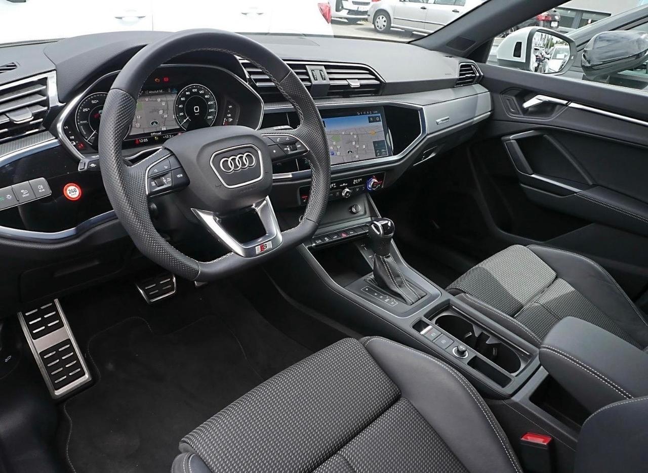 Audi Q3 45 TFSI S tronic S LINE interno esterno