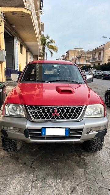 Mitsubishi L200 2.5 TD cat 4WD Double Cab Invite