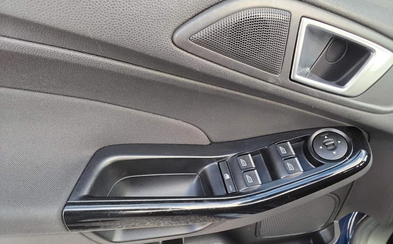 Ford Fiesta 1.5 TDCi 75CV 5 porte Titanium