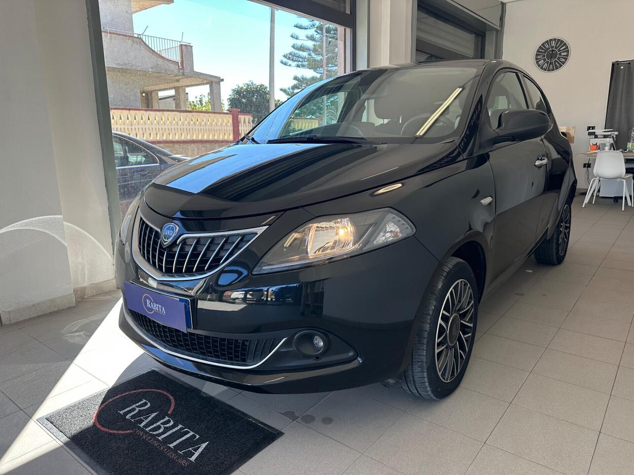 Lancia Ypsilon 1.0 FireFly 5 porte S&S Hybrid Platino 2024