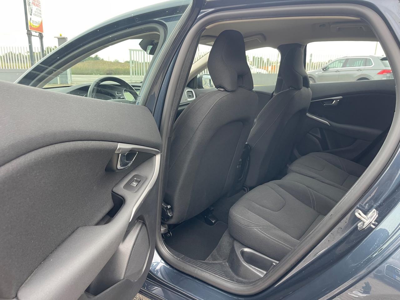 VOLVO V40 2.0D D2 120CV MANUALE FULL NAVI MY16