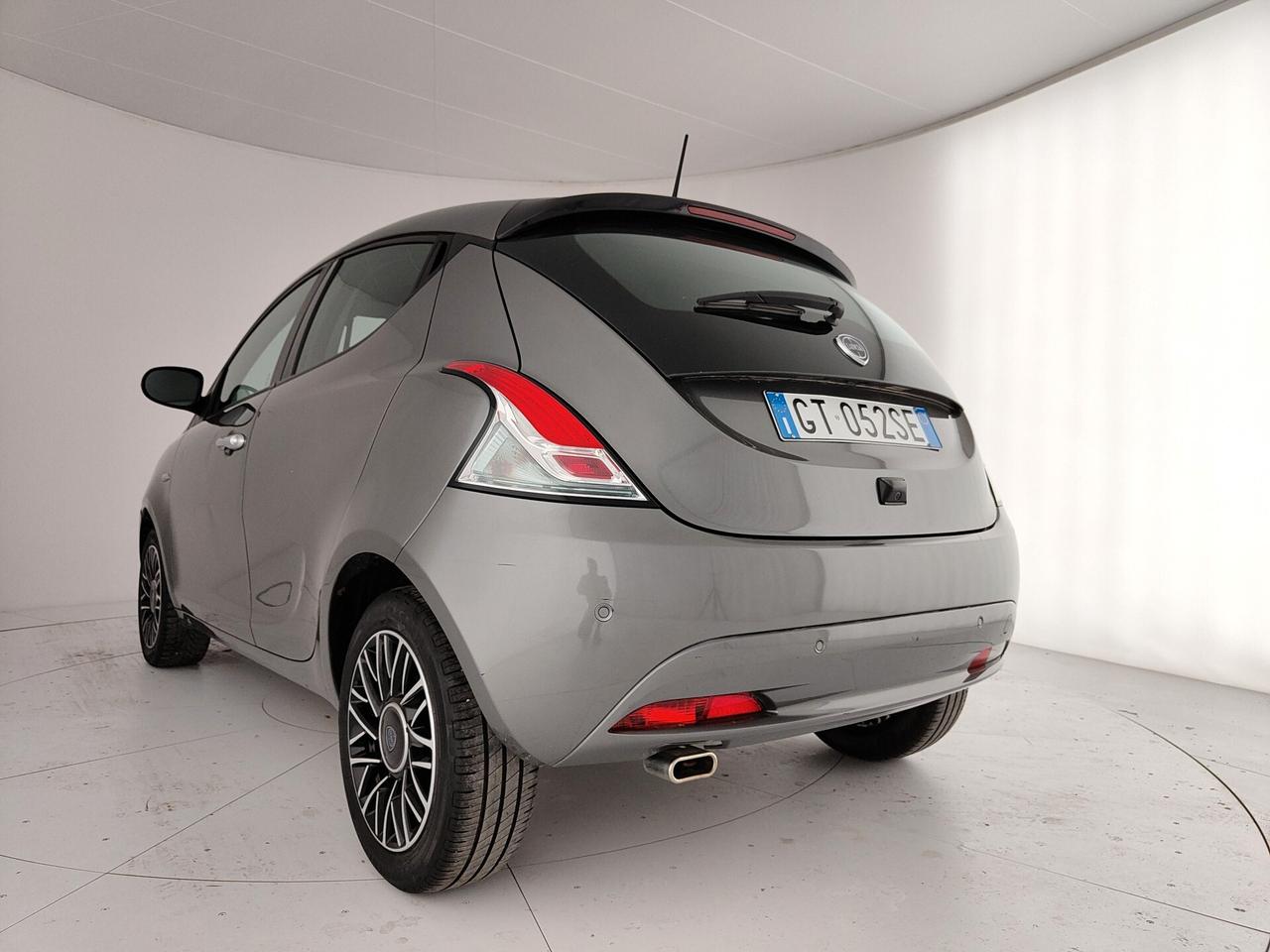 Lancia Ypsilon 1.0 FireFly 5 porte S&S Hybrid Platino