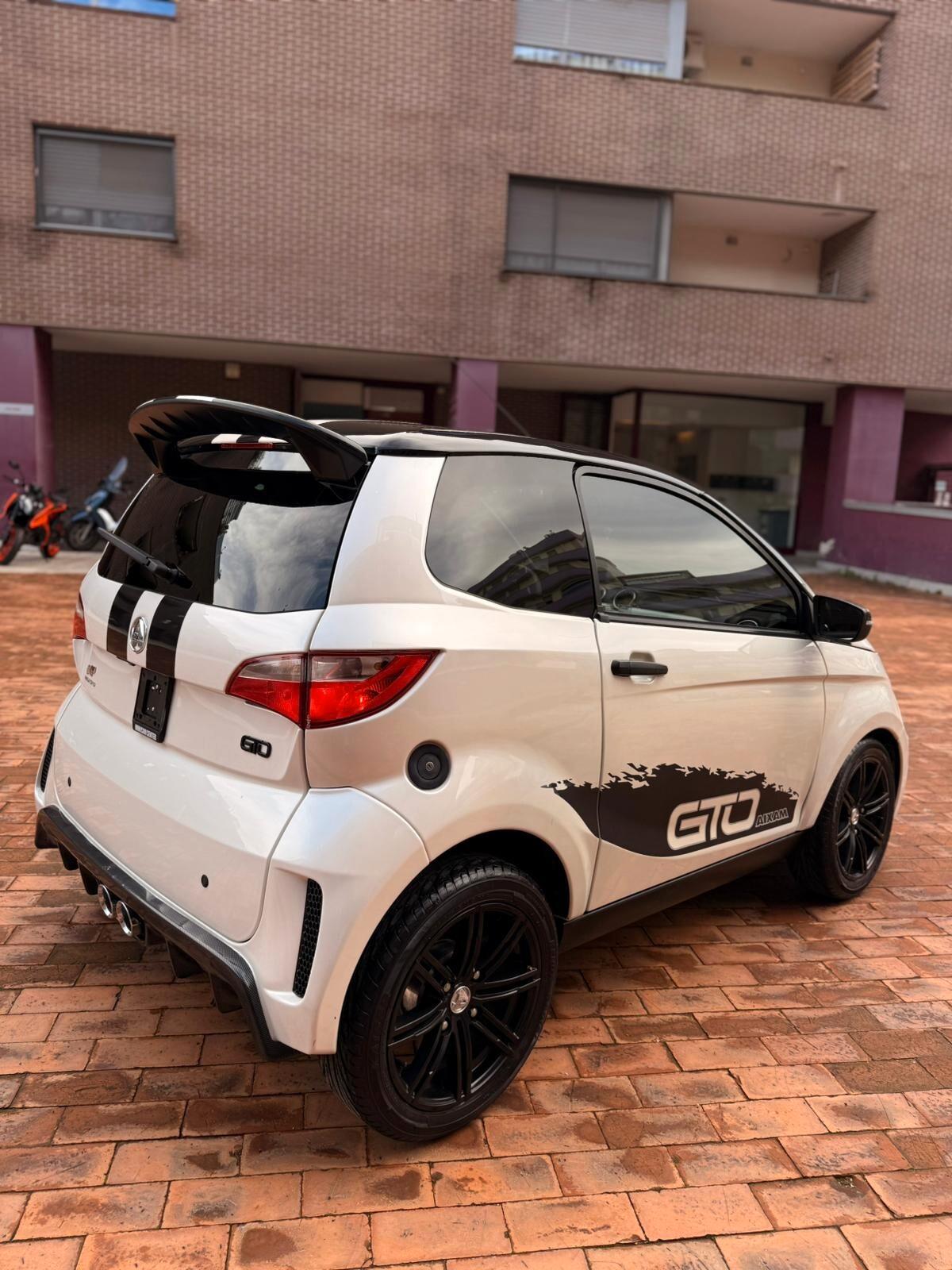 Aixam Miniauto GTO Bianca tetto Nero