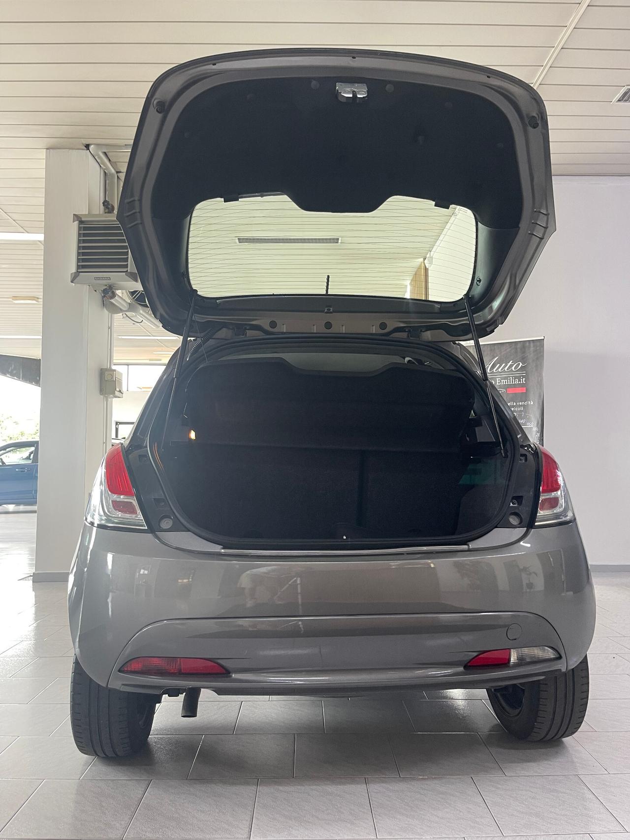 Lancia Ypsilon 1.2 69 CV 5 porte GPL Ecochic Gold