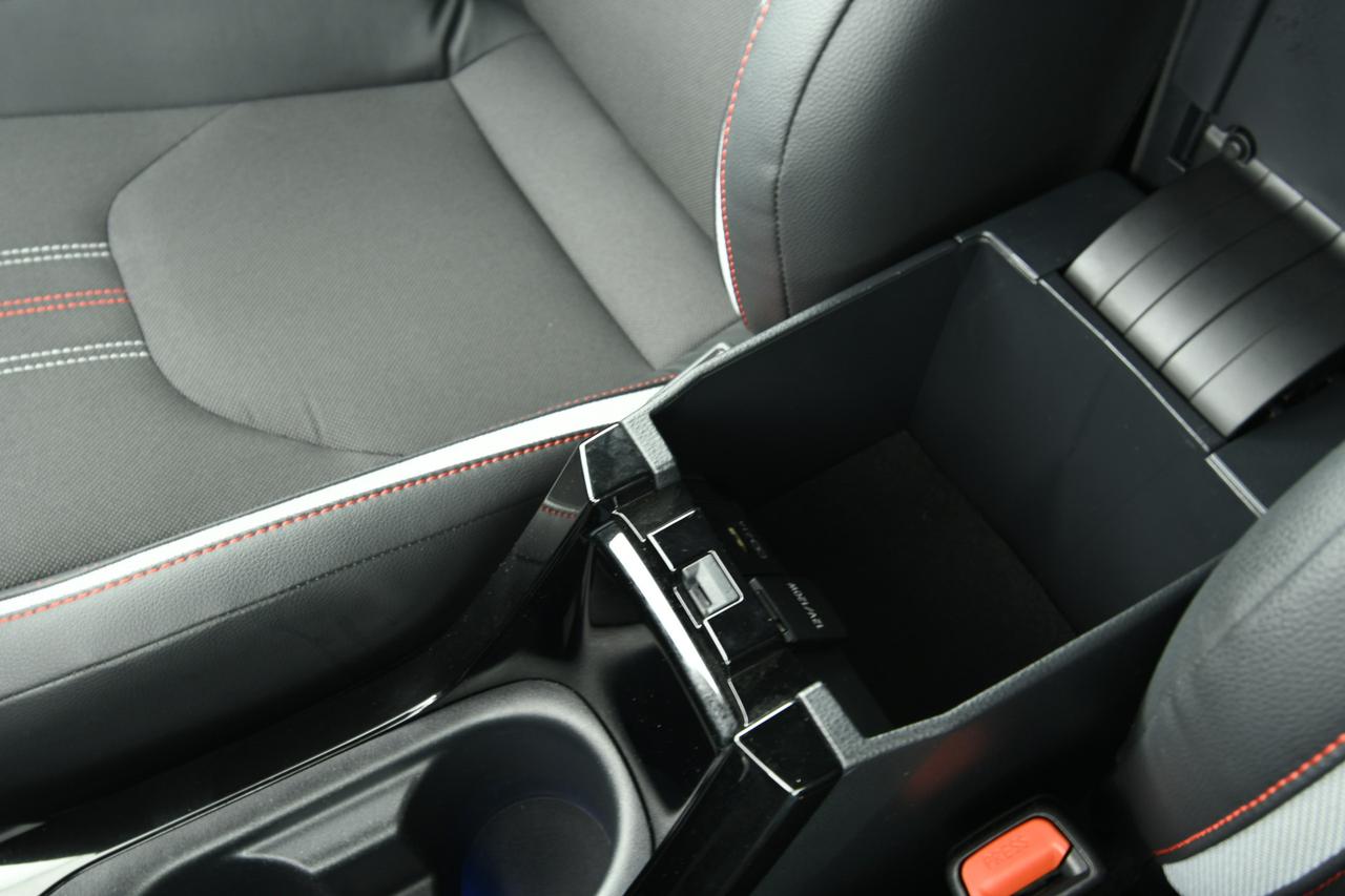 TOYOTA Corolla 2.0h GR Sport cvt CAMERA+ACC+APP CONNECT