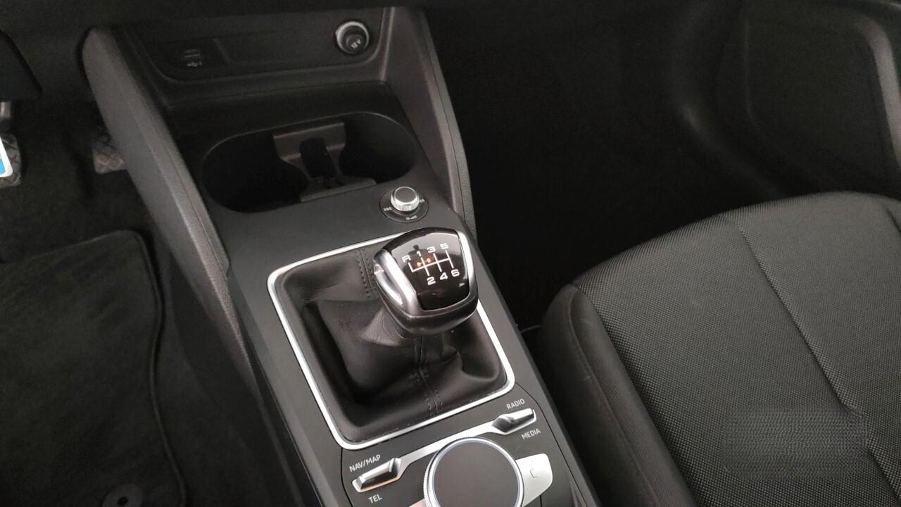 Audi Q2 30 TDI Identity Black