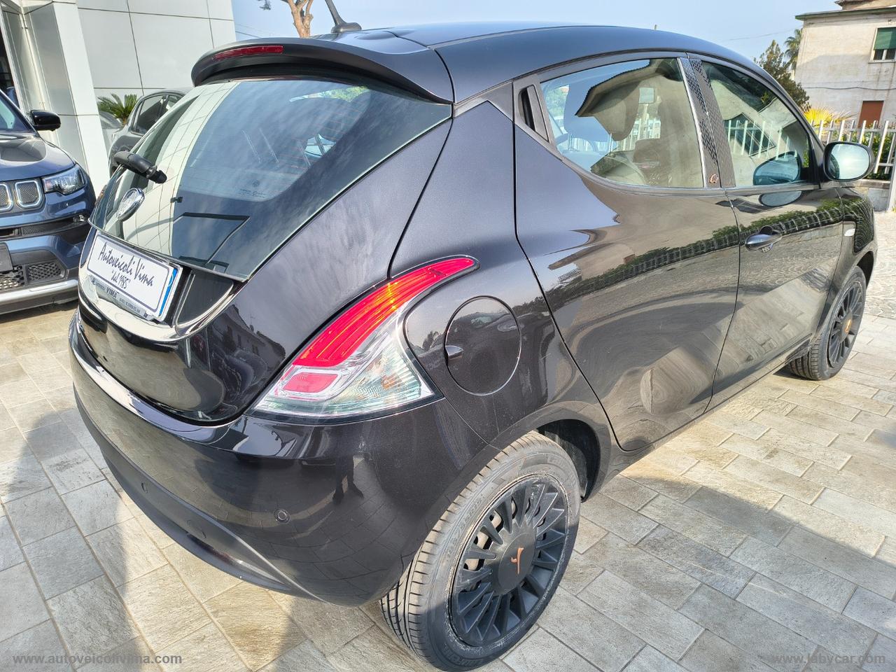 LANCIA Ypsilon 1.2 69 CV 5p. GPL Ecochic BLACK&NOIR