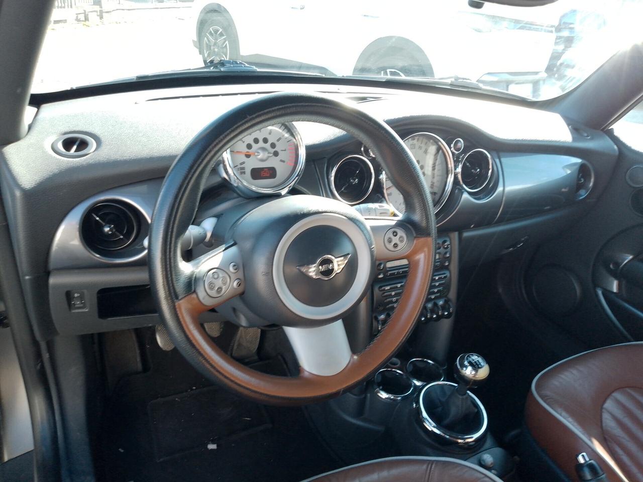 Mini Cooper Cabrio GPL - SIDEWALK