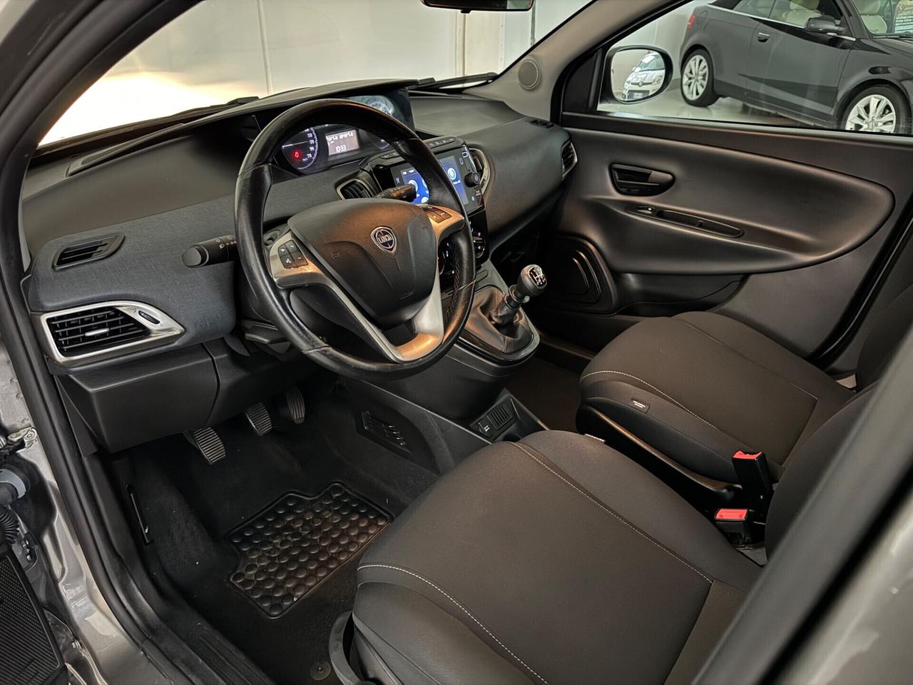 Lancia Ypsilon 1.0 FireFly 5 porte S&S Hybrid Gold