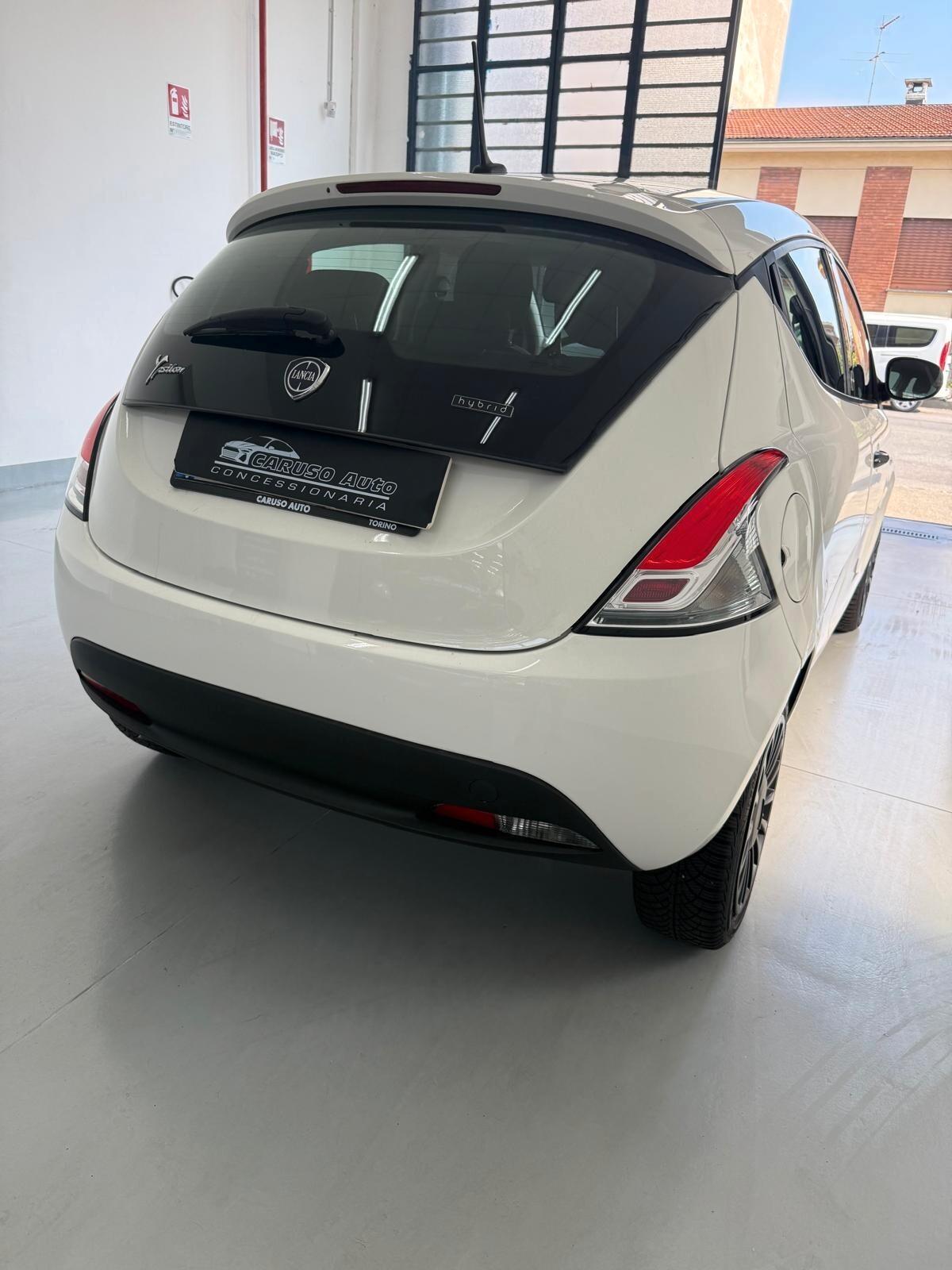 Lancia Ypsilon 1.0 FireFly 5 porte S&S Hybrid Ecochic Silver