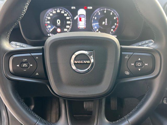 VOLVO XC40 T2 Geartronic Momentum Core