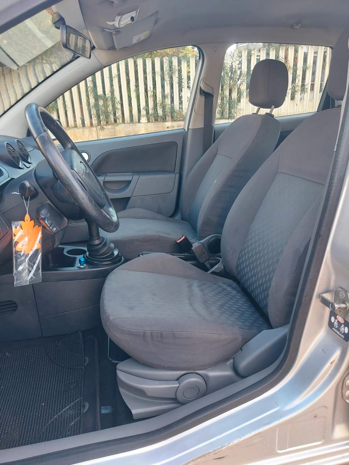 Ford Fiesta 1.4 16V 5p. Ghia