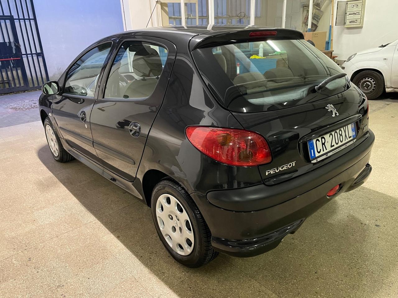 Peugeot 206 1.4 16V 5p. XT - berlina 2 volumi