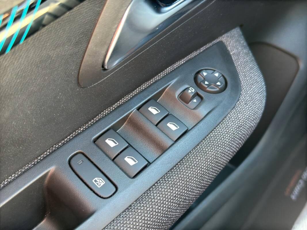 Peugeot 208 1.2 puretech Style s&s 75cv con CarPlay