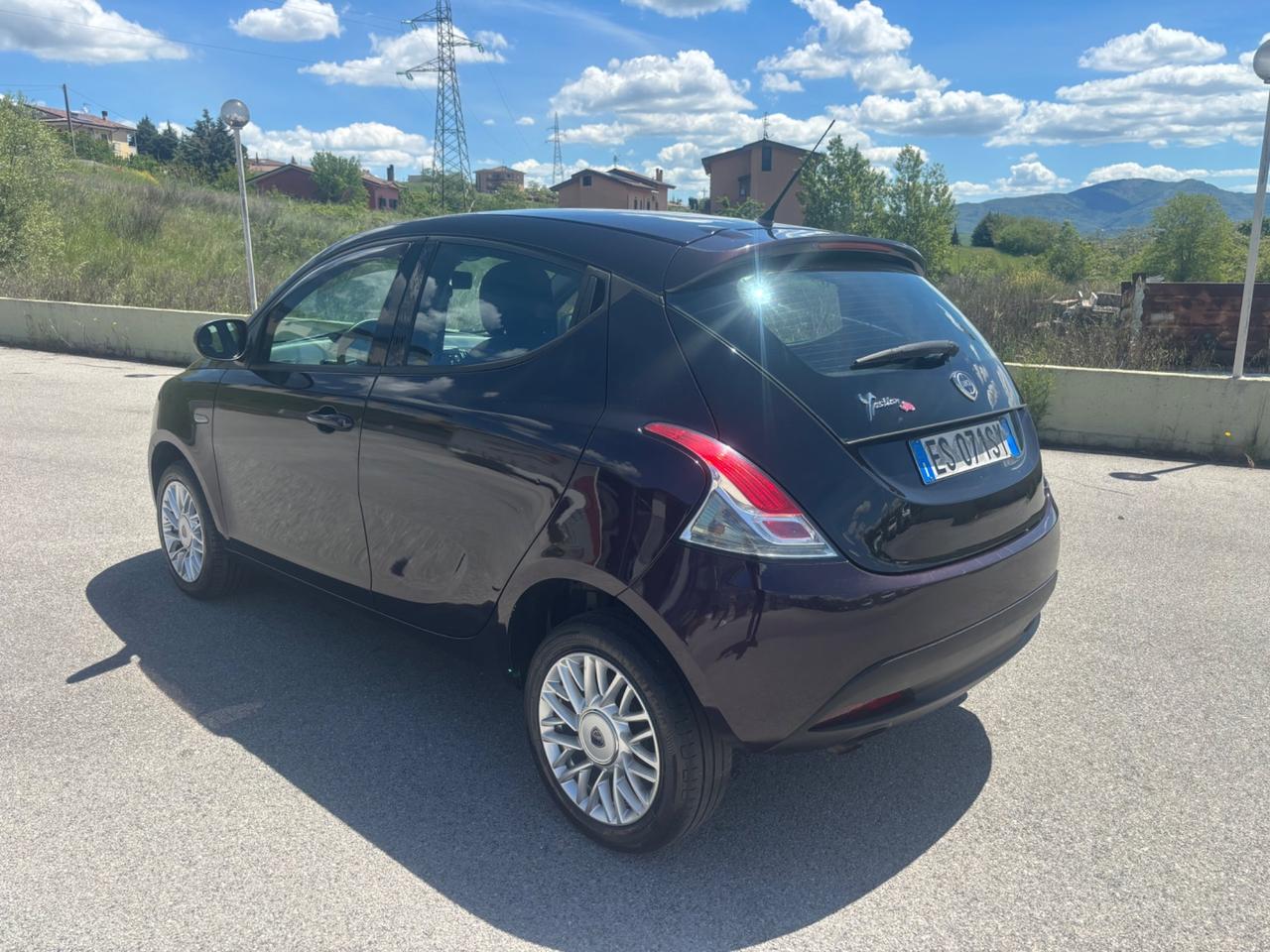 Lancia Ypsilon 0.9 TwinAir 85 CV 5 porte Metano Ecochic Silver