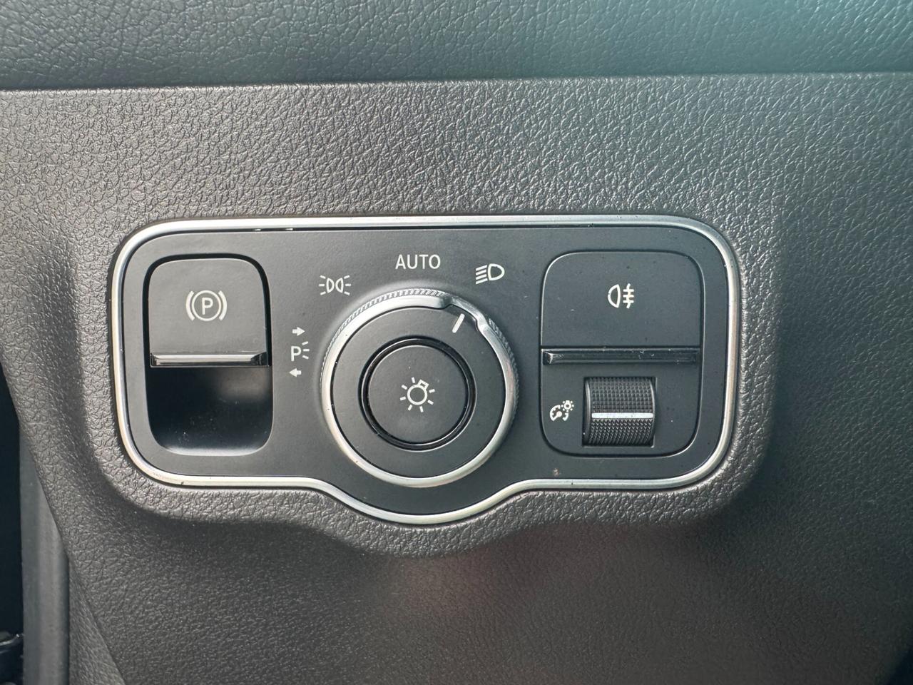 Mercedes-benz GLB 180 d Automatic Business