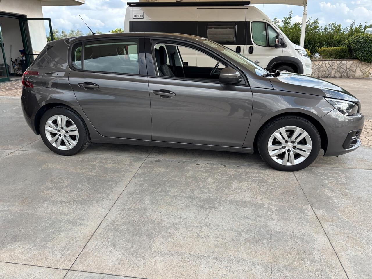 Peugeot 308 BlueHDi 130 S&S Business